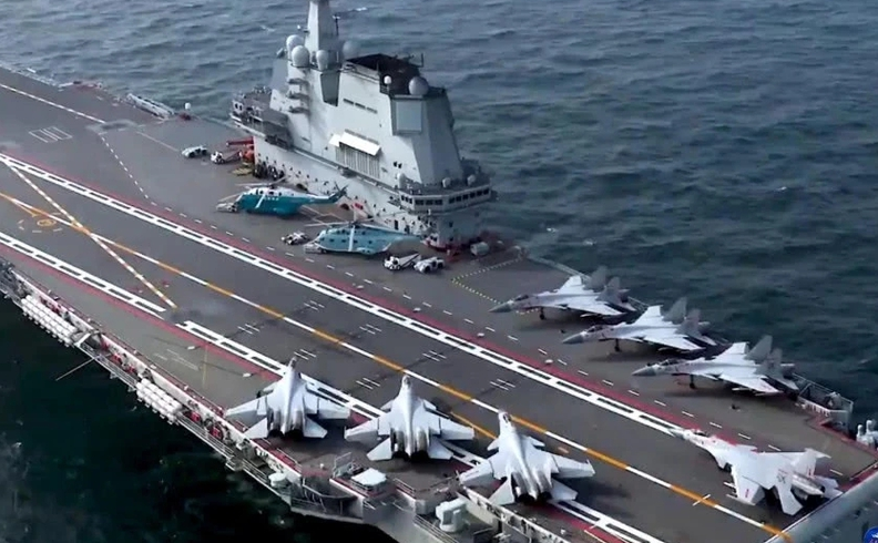 中国新航母山东舰,迈向深蓝,展现大国力量,山东舰亮相,中国大国力量迈向深蓝海域