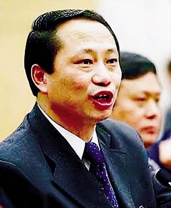 黑龙江省一高官被决定逮捕，透视背后的故事，黑龙江省高官被逮捕背后的故事透视
