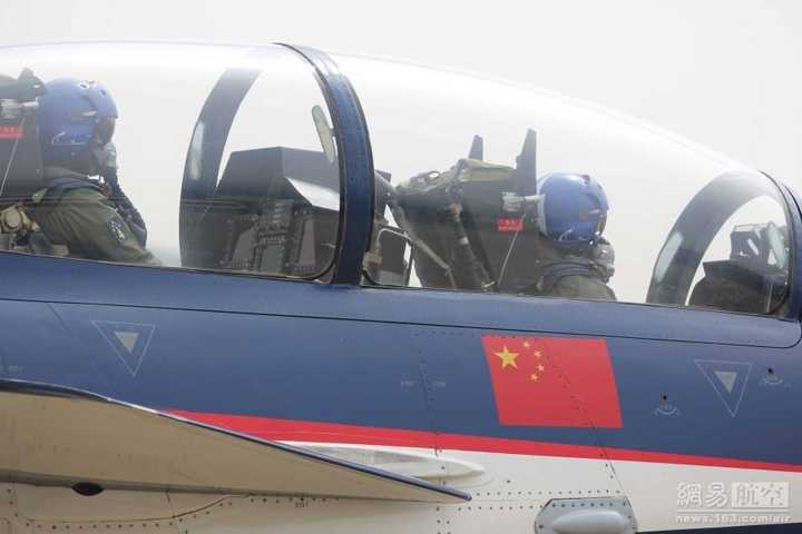 歼-10战斗机座舱罩的颜色研究,歼-10战斗机座舱罩颜色探究