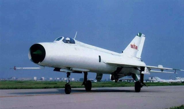 歼8与米格21的尺寸比较,歼8与米格21尺寸对比解析