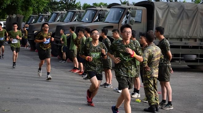 新兵让去内蒙古朱日和训练基地，培养优秀战士的摇篮，内蒙古朱日和训练基地，新兵成长摇篮，培养优秀战士的征程